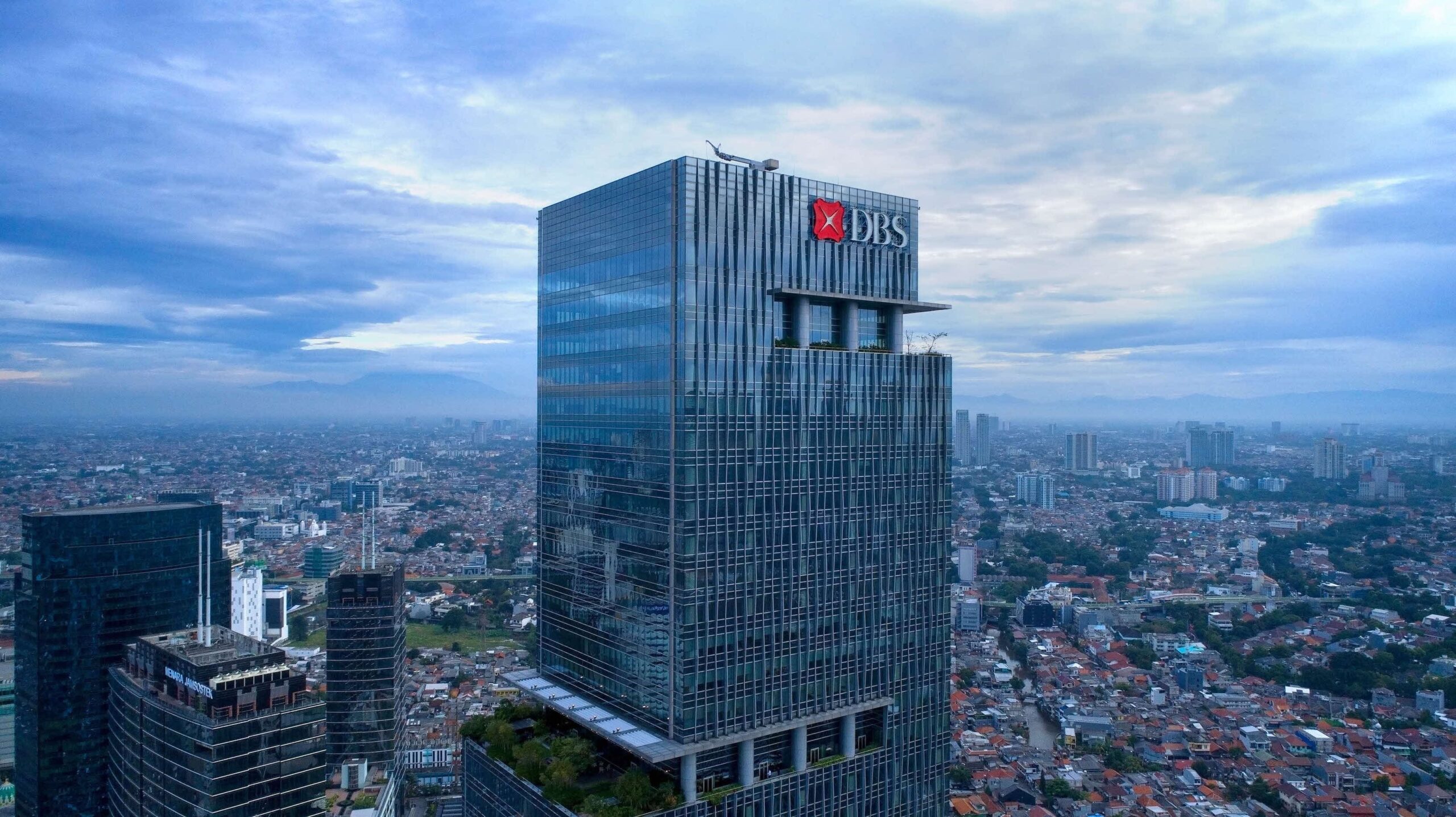 bank-dbs-indonesia-tempati-peringkat-kedua-bank-terbaik-dunia-2022-versi-forbes-min